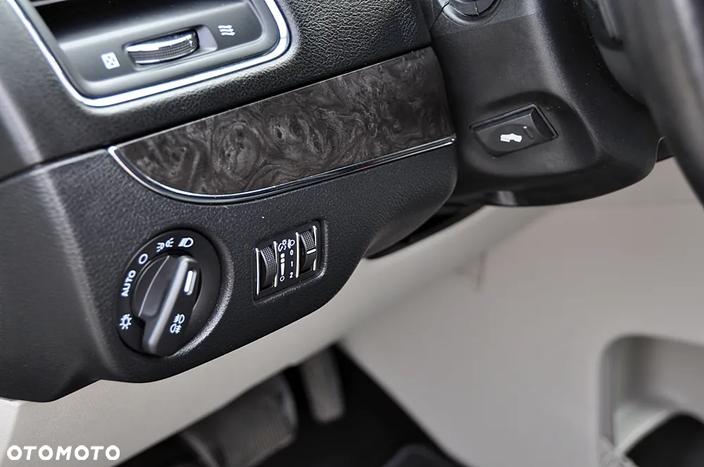 Lancia Voyager 3.6 V6 VVT 24v Platinum - 22