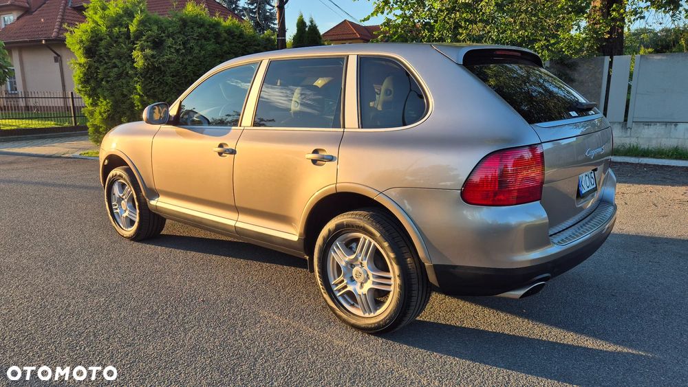Porsche Cayenne - 9