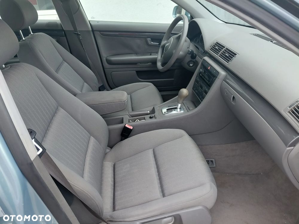Audi A4 Limousine - 13
