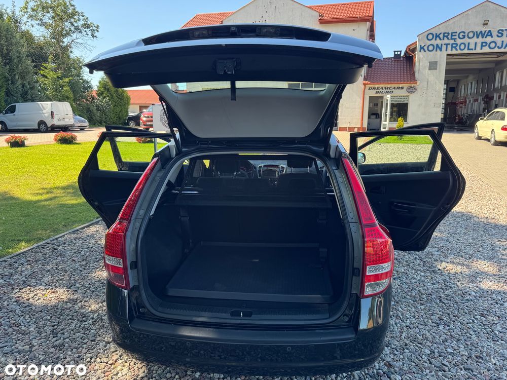 Kia Ceed - 36
