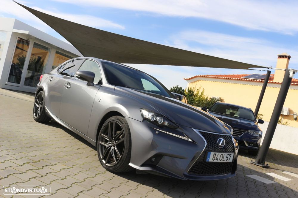 Lexus IS 300H F Sport - 24
