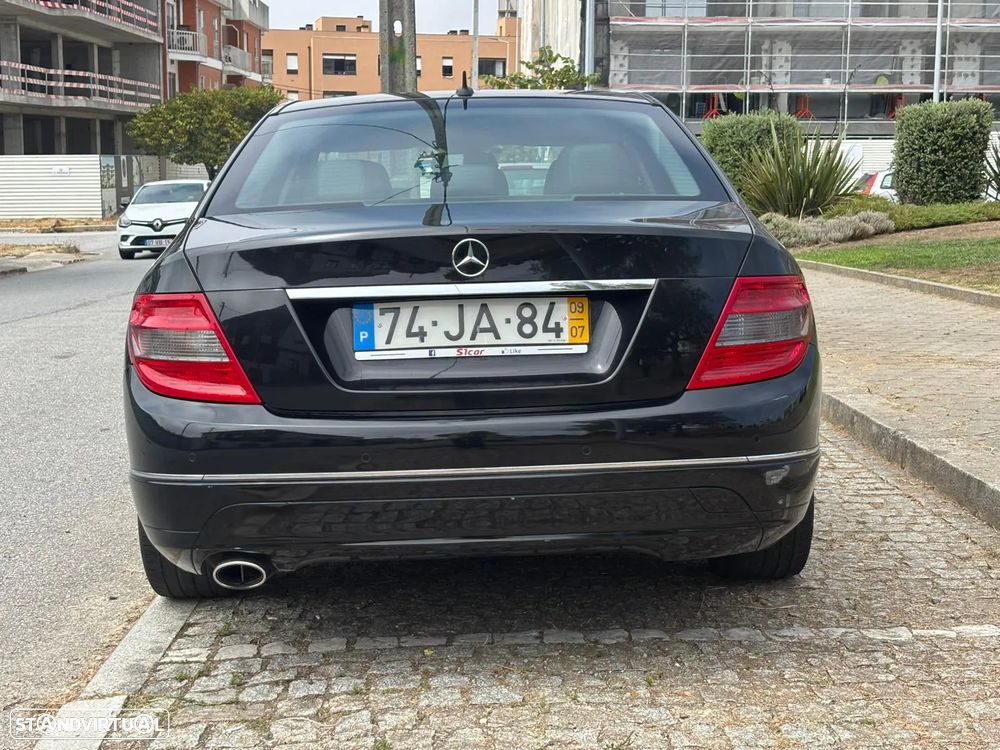 Mercedes-Benz 220 - 6