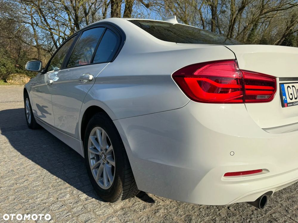 BMW Seria 3 318i Advantage - 16