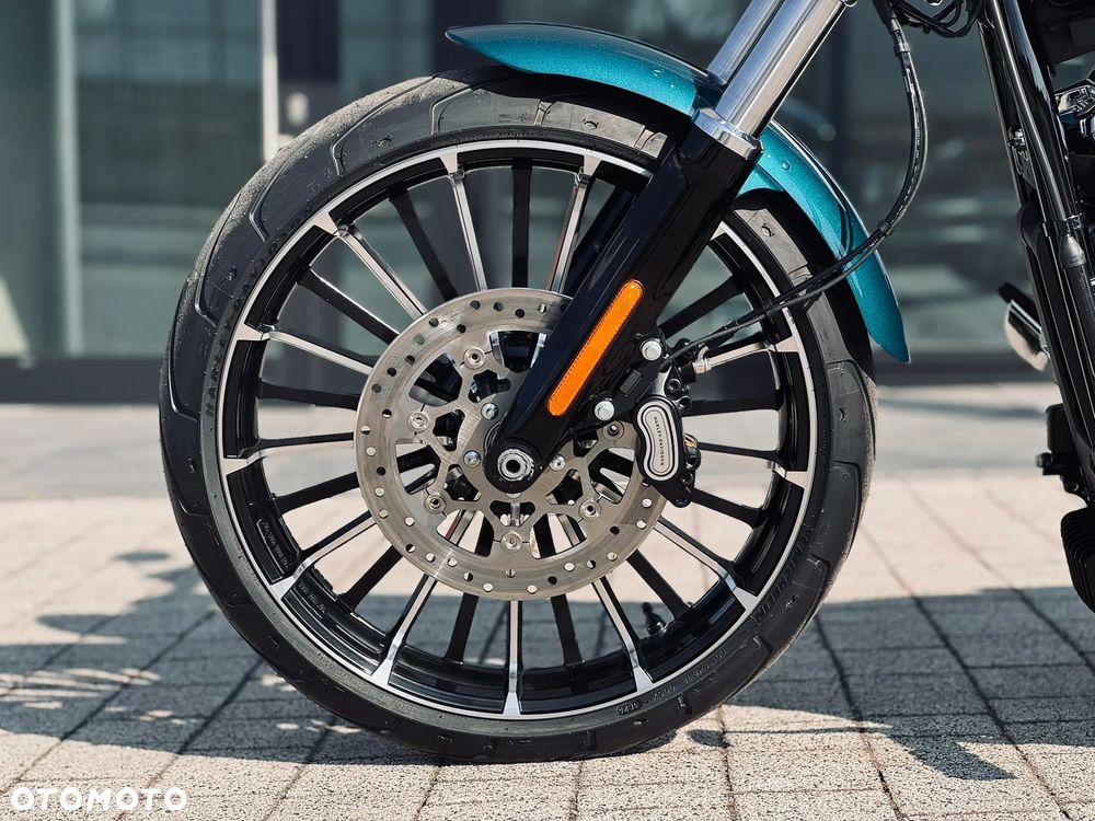 Harley-Davidson Softail Breakout - 17