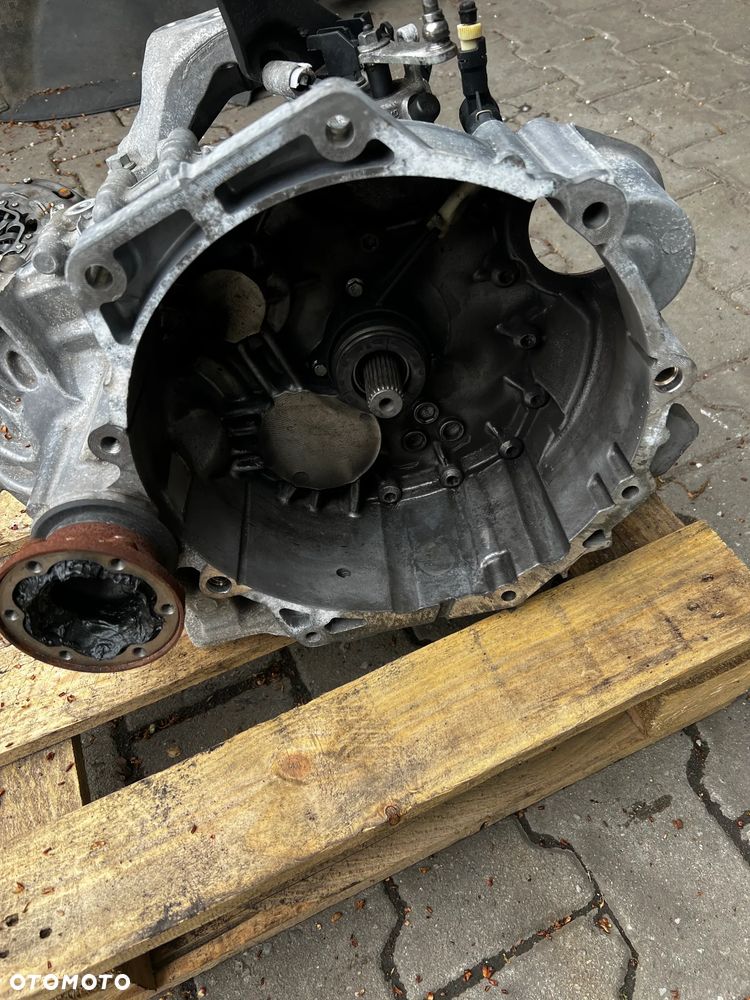 Skrzynia biegów UEW AUDI VW SKODA MANUALNA 6 BIEGÓW SPRZĘGŁO 05E141025A - 2