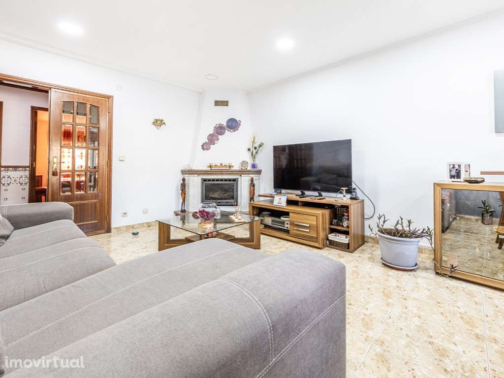 Apartamento T2 com lareira e arrecadação - Casal de Cambra - Grande imagem: 3/18