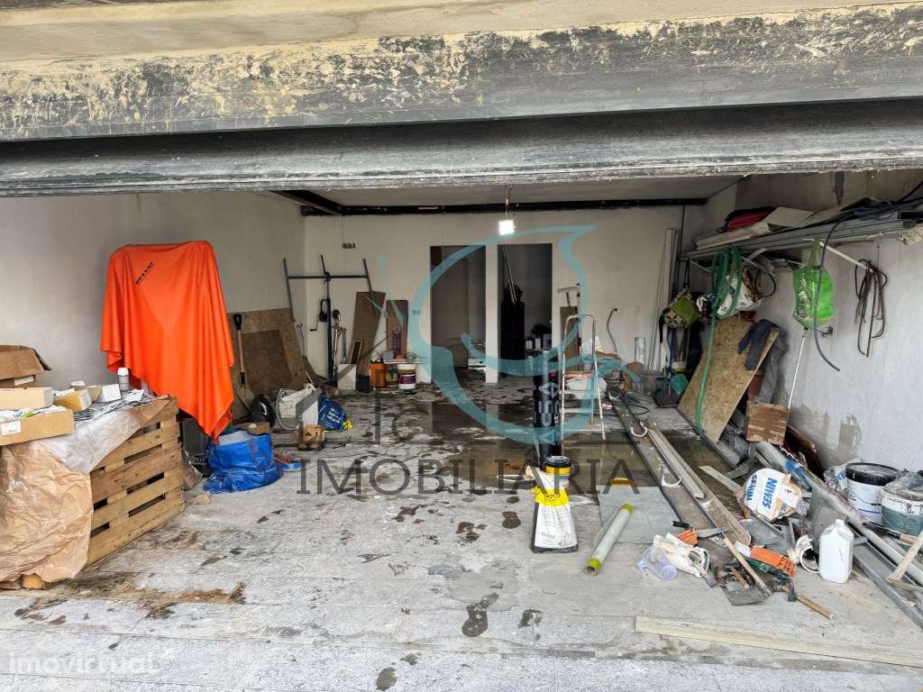 Moradia contemporânea T3 com piscina e vista sobre Almada e Ponte 2... - Grande imagem: 4/16