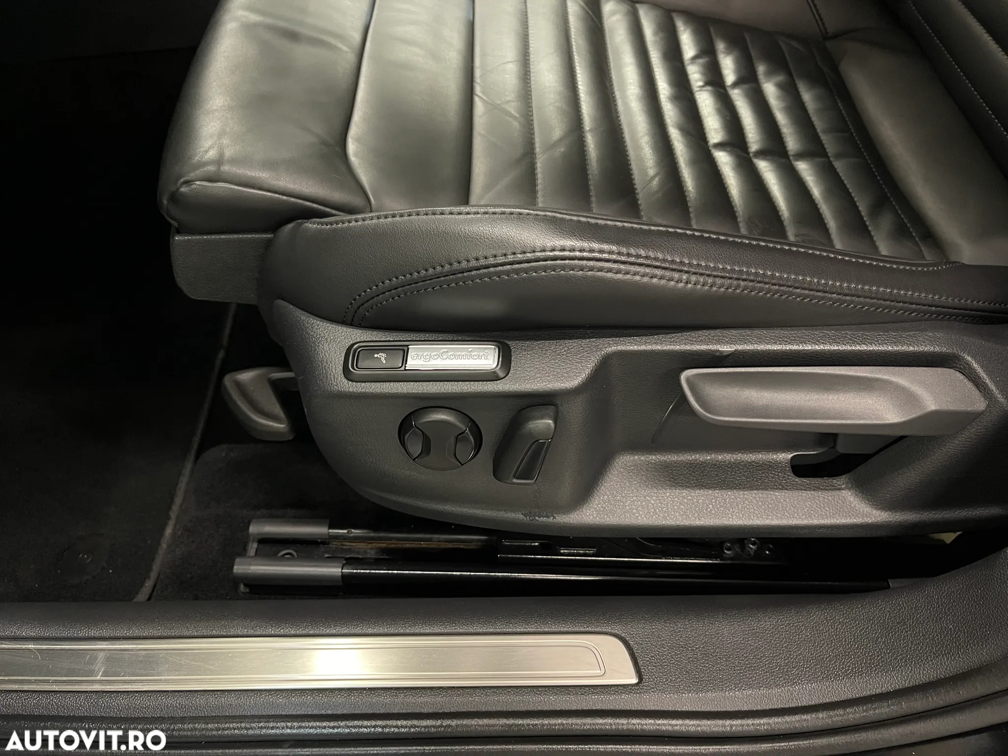Volkswagen Passat Variant 2.0 TDI DSG Highline - 24