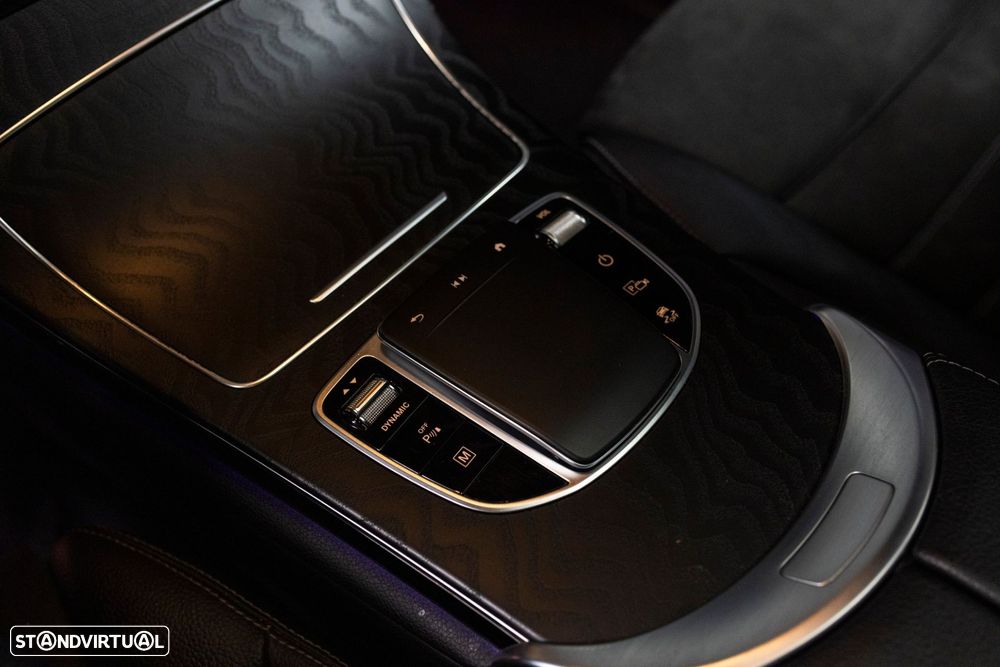 Mercedes-Benz GLC 300 e 4Matic 9G-TRONIC AMG Line - 25