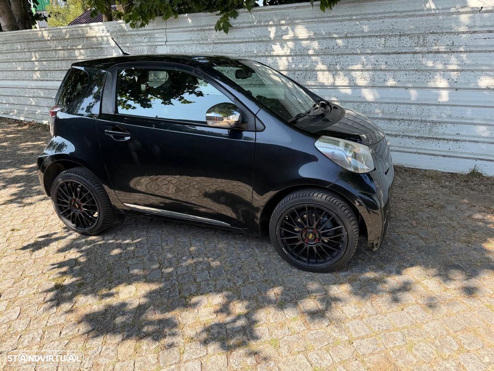 Toyota iQ - 2