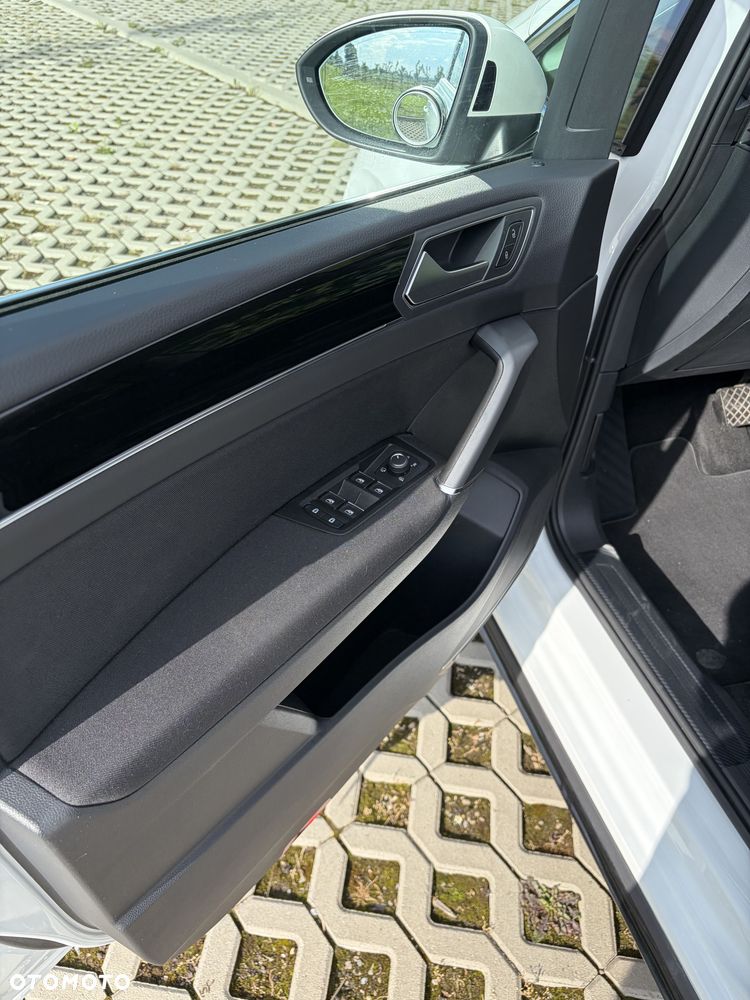 Volkswagen Touran - 24
