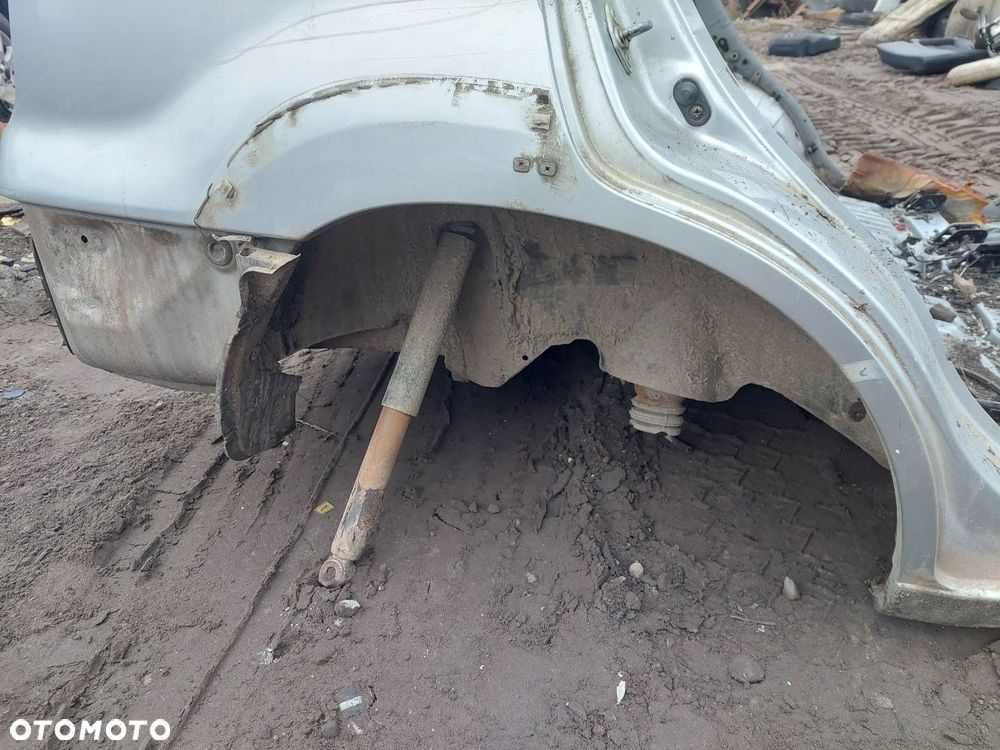 ĆWIARTKA BŁOTNIK PRAWY TYŁ TOYOTA RAV4 II 5D 1D4 - 4