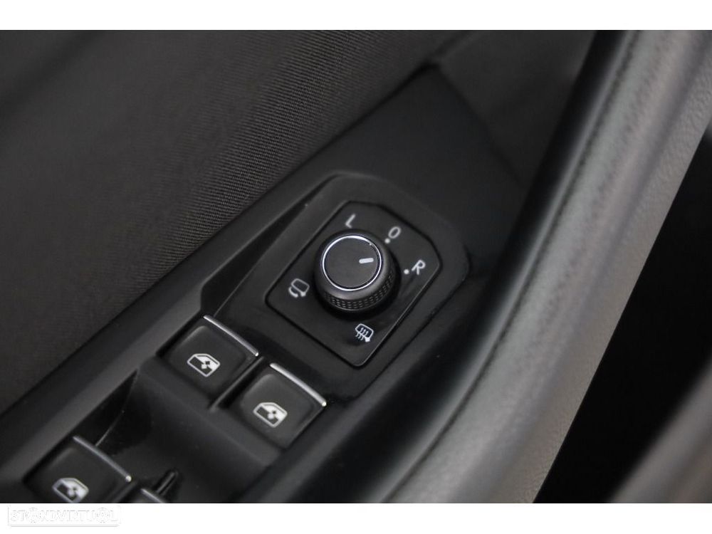 VW Passat Variant - 30