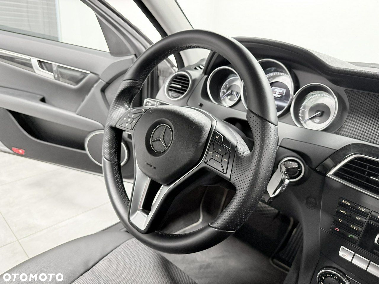 Mercedes-Benz Klasa C 200 CDI DPF (BlueEFFICIENCY) 7G-TRONIC Avantgarde - 14