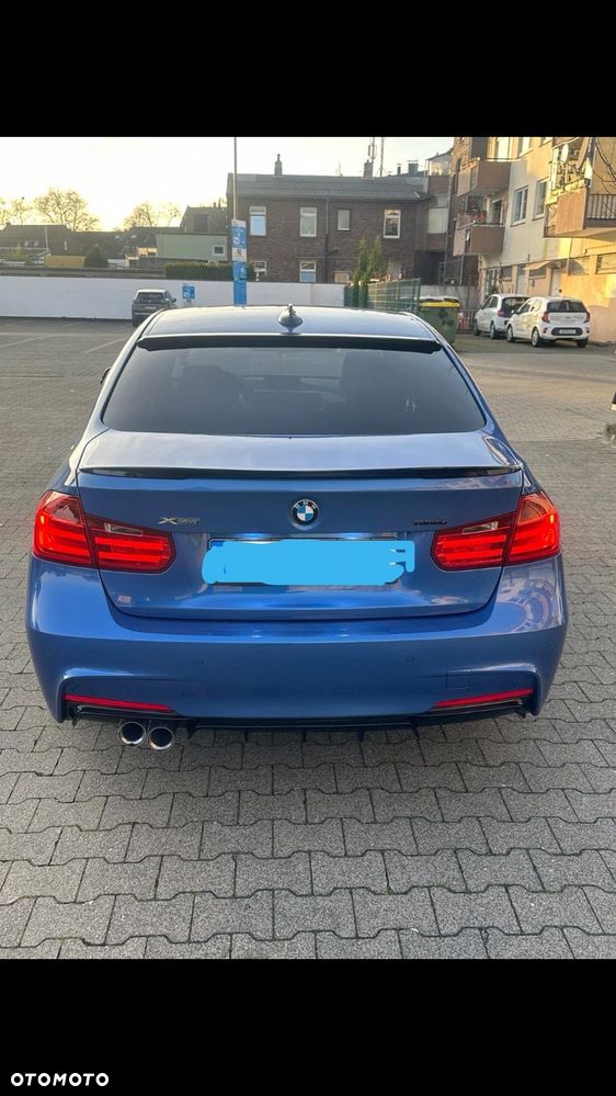 BMW Seria 3 320d xDrive - 11