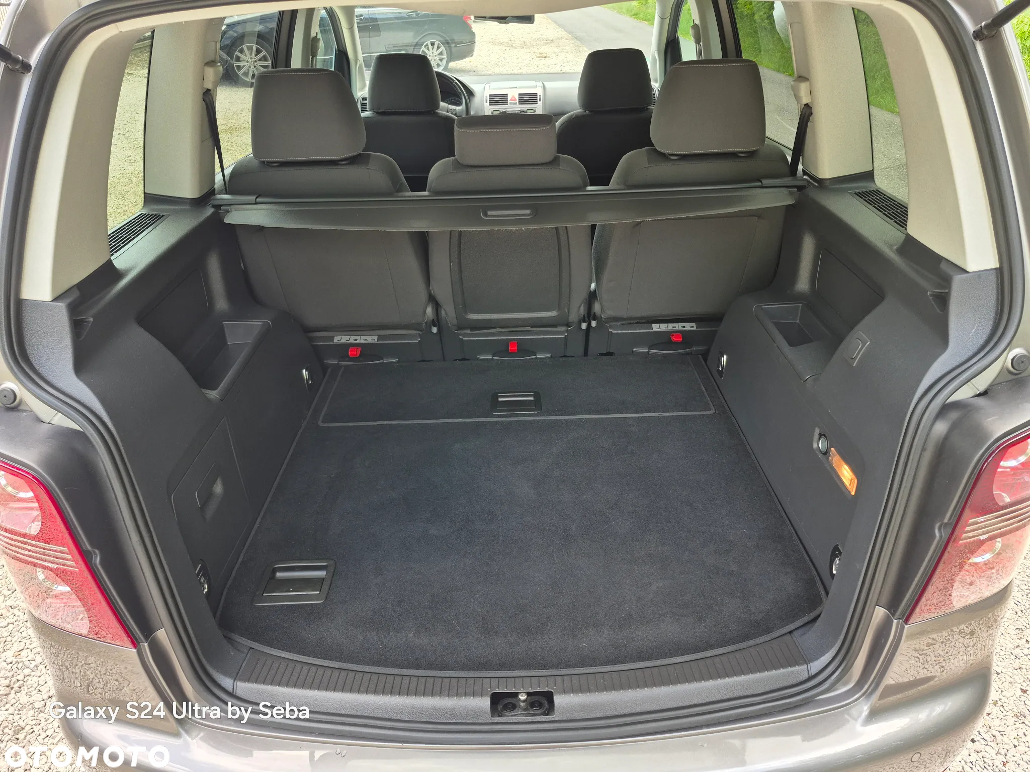 Volkswagen Touran 2.0 TDI Highline - 18