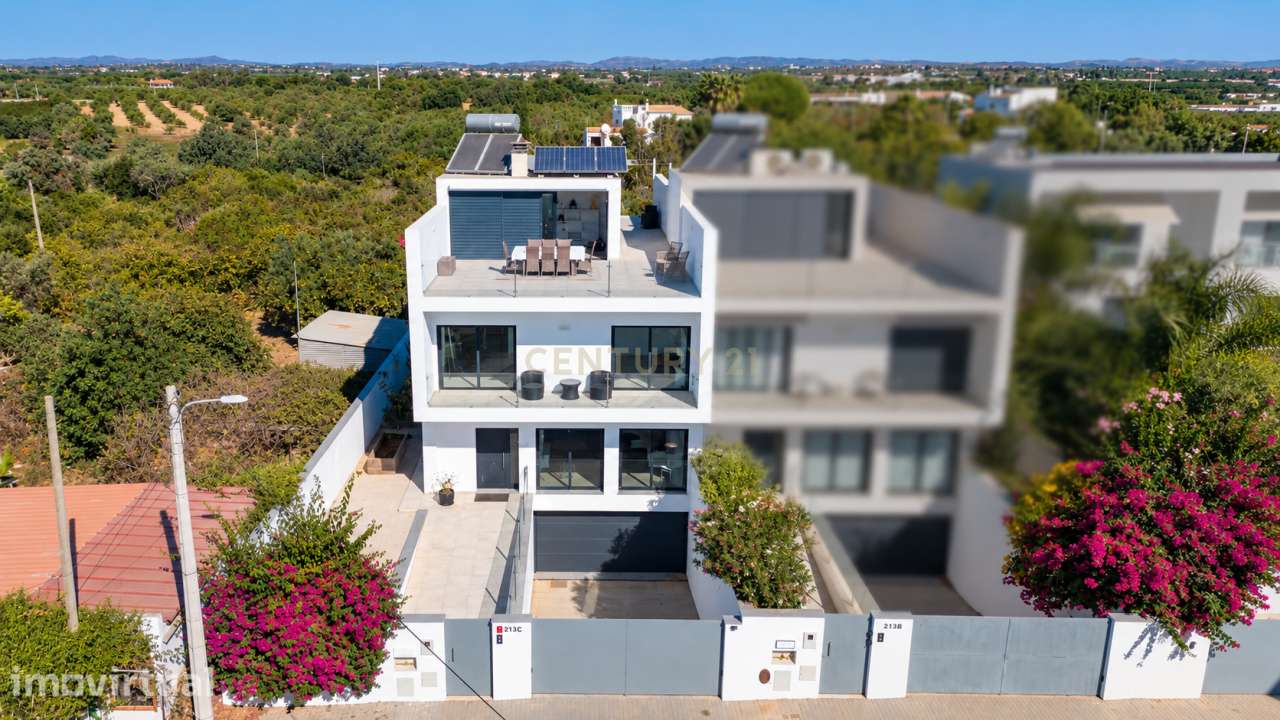 Moradia com piscina, 4 suites, terraços amplos e vista até à ria e ao - Grande imagem: 5/50