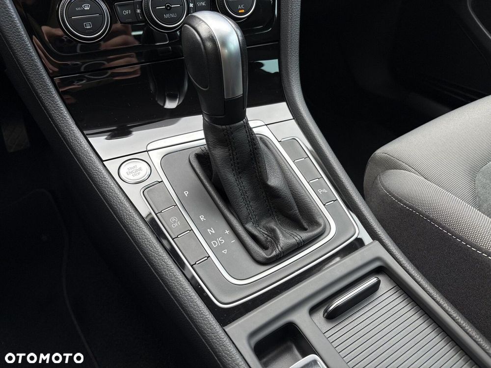 Volkswagen Golf - 17