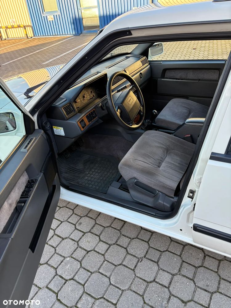 Volvo 945 - 9