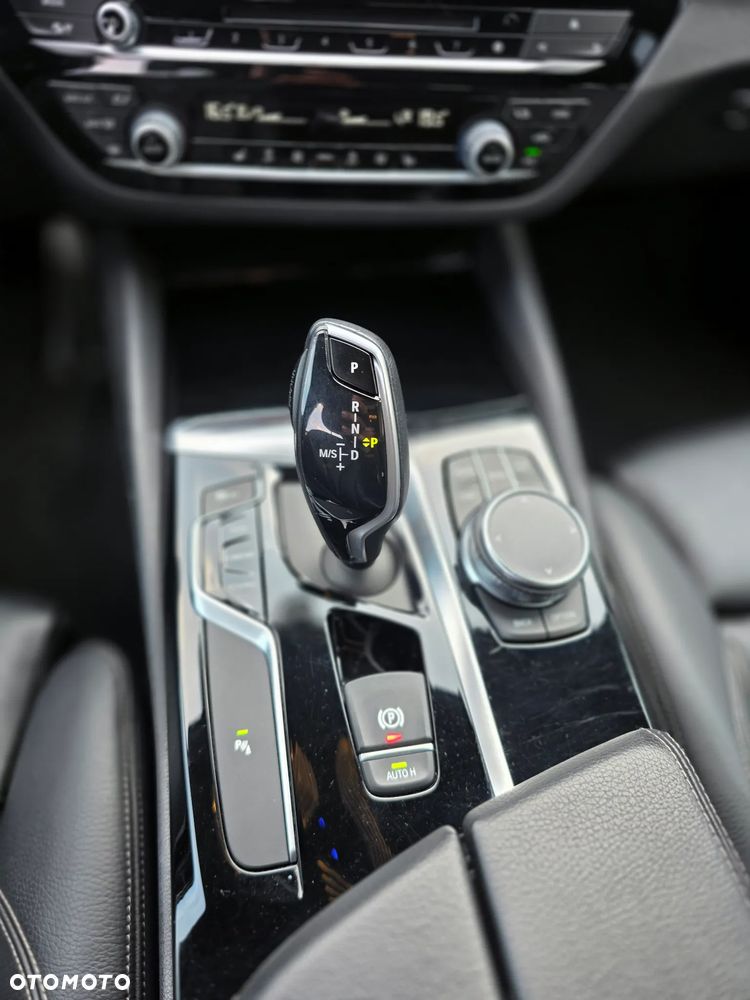 BMW Seria 5 530i xDrive Sport Line - 28