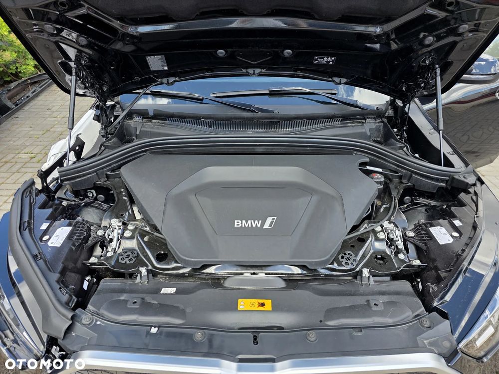 BMW iX2 eDrive20 66.5kWh M Sport - 9
