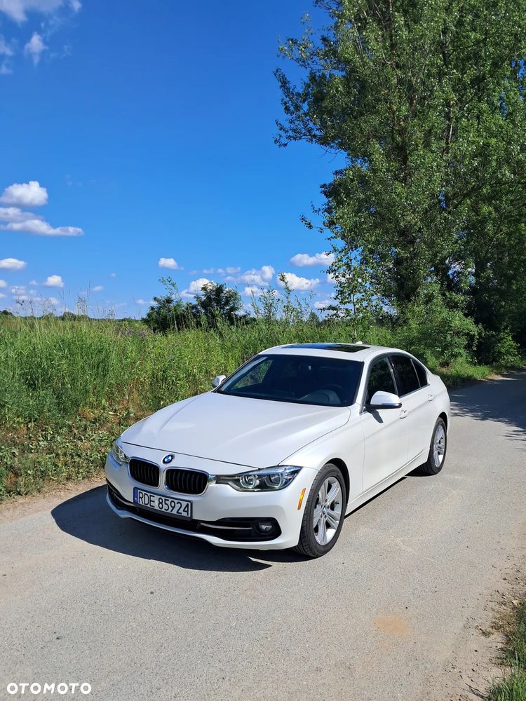 BMW Seria 3 330i - 33