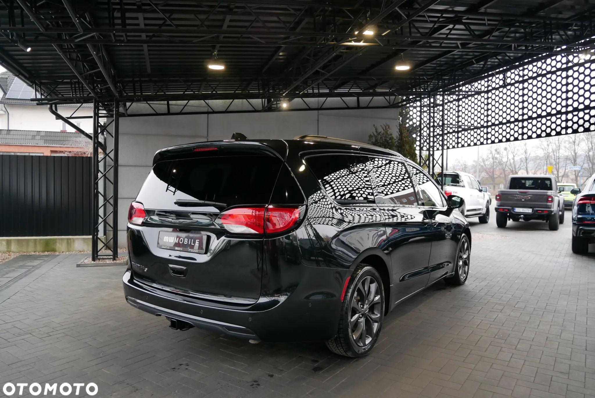 Chrysler Pacifica - 3