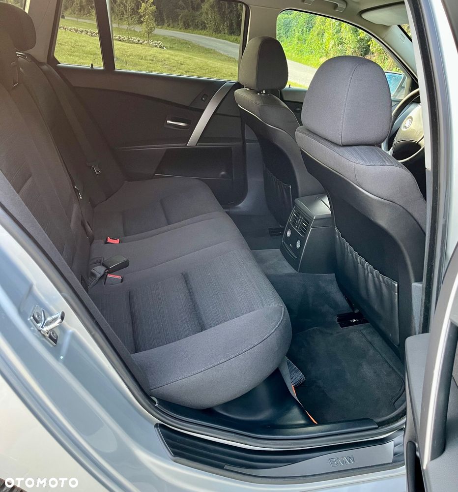 BMW Seria 5 525d - 12