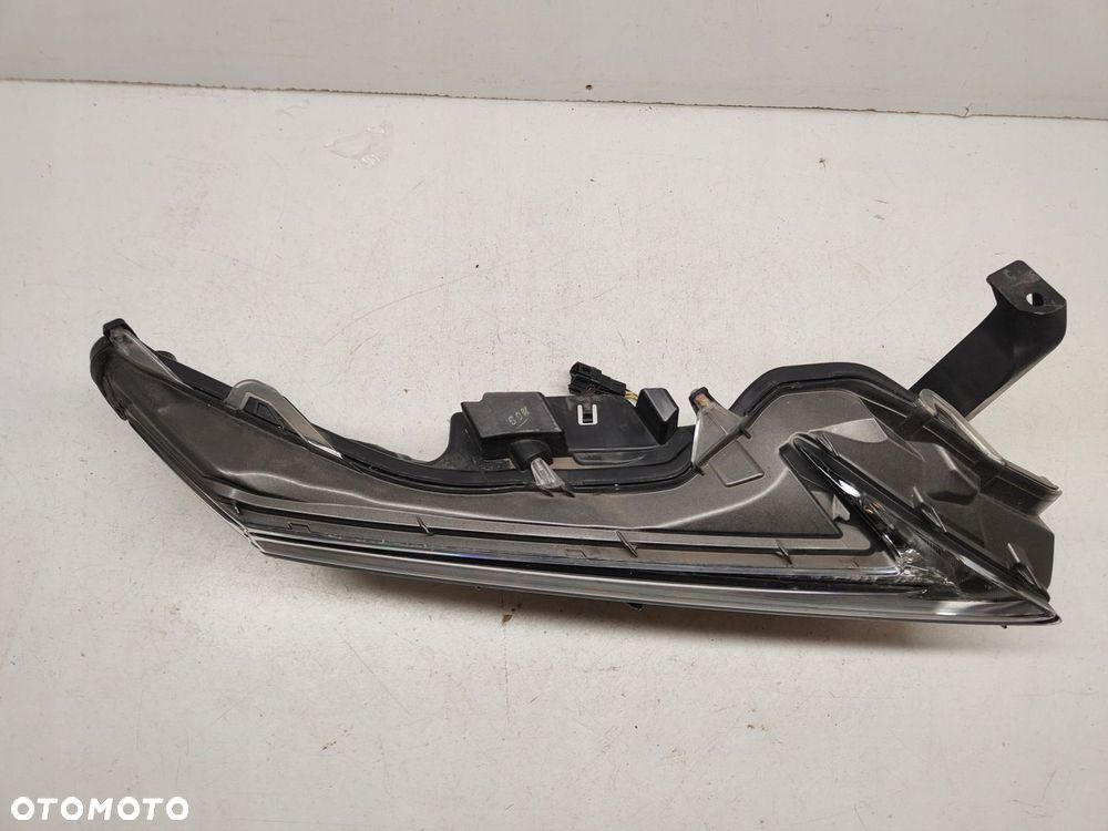 LEXUS NX 300 PRAWY LED PRZÓD - 2