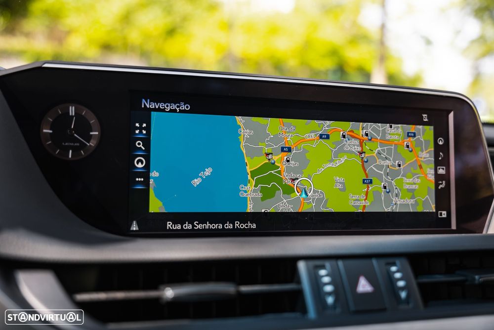 Lexus ES 300h Special Edition - 22