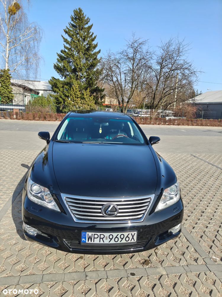 Lexus LS - 12