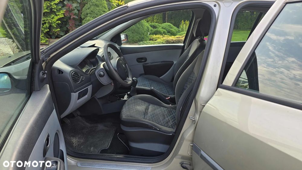 Renault Clio 1.4 16V Authentique - 6