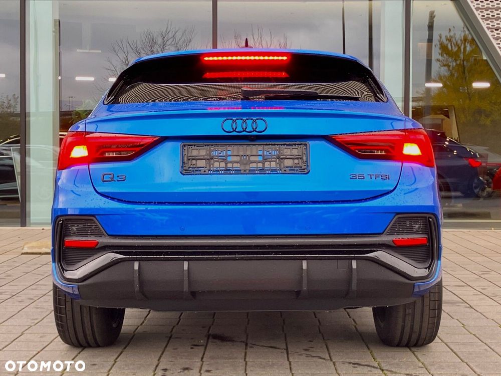 Audi Q3 Sportback - 12