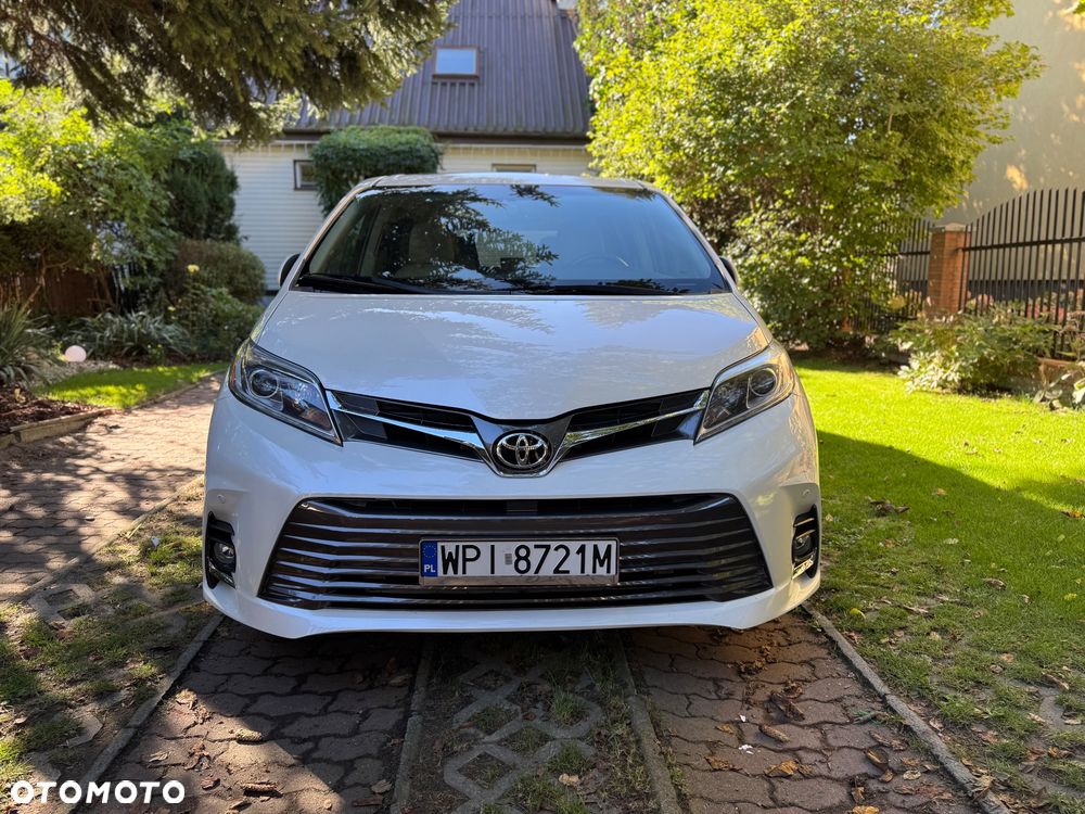 Toyota Sienna - 1