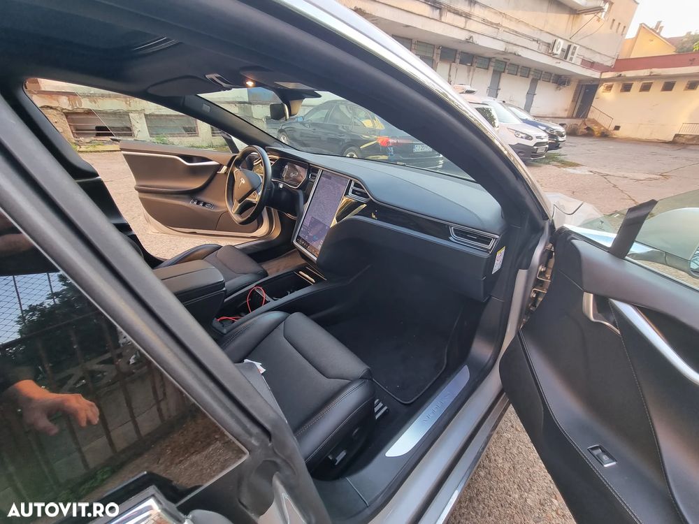 Tesla Model S - 16