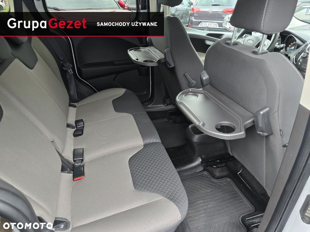 Ford Tourneo Courier - 36