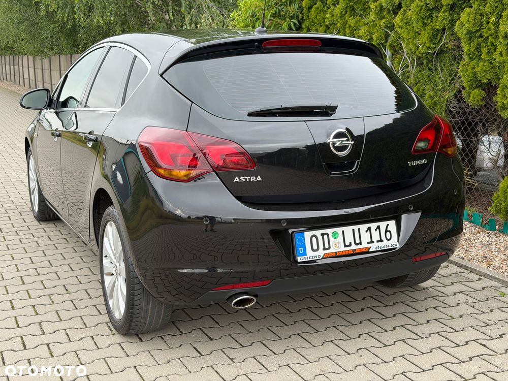 Opel Astra 1.4 Turbo Cosmo - 11