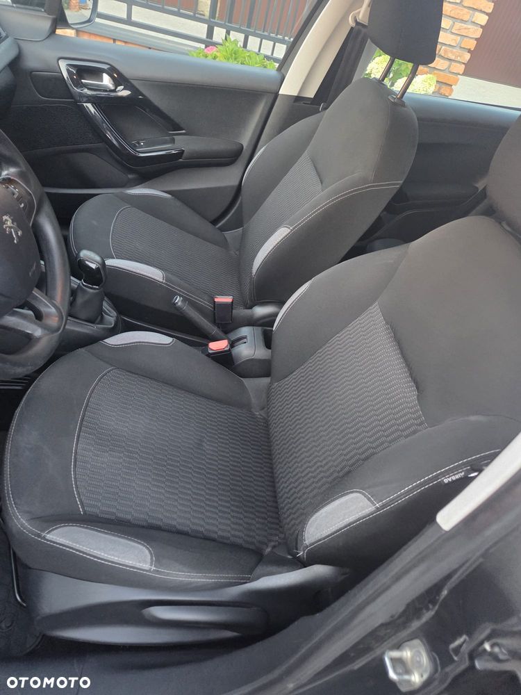 Peugeot 208 - 21