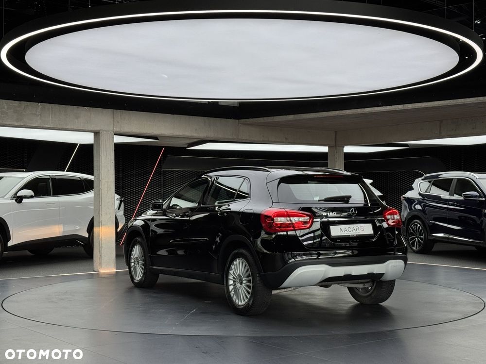 Mercedes-Benz GLA 180 7G-DCT - 4