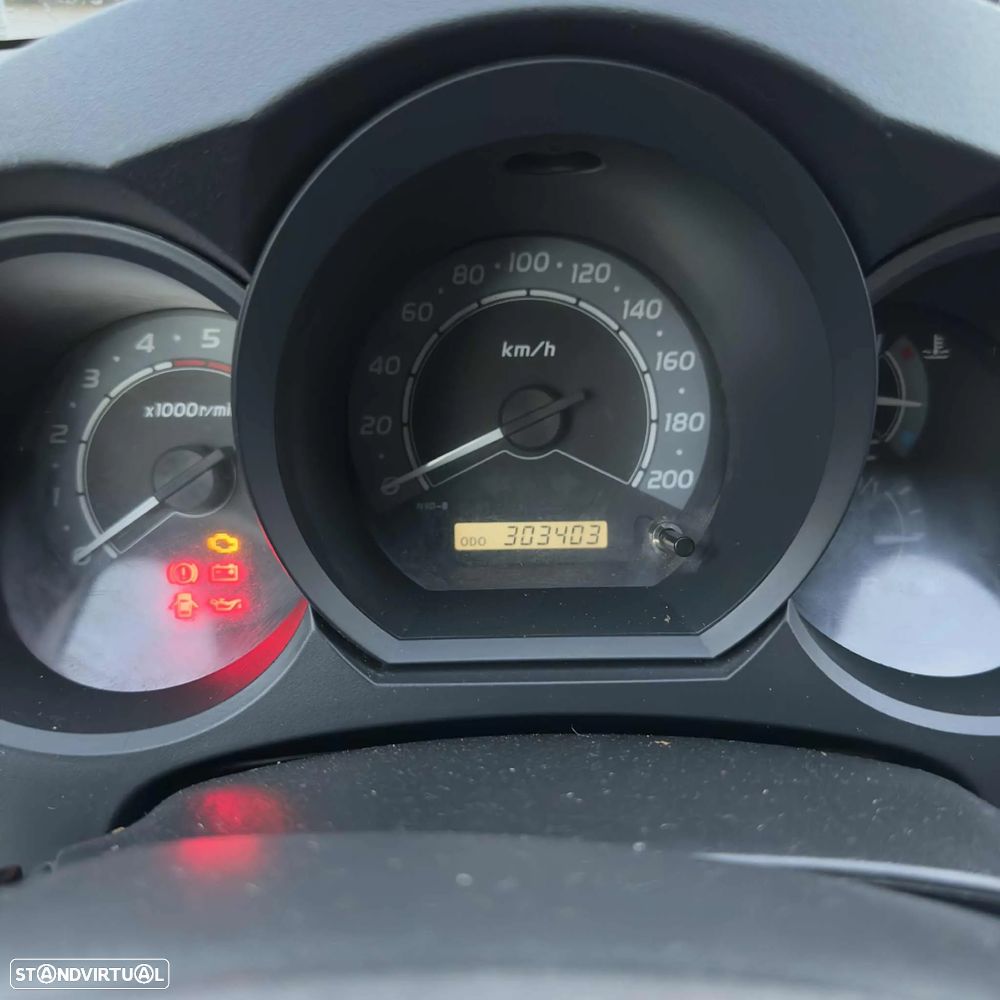 Toyota Hilux 2.5 D-4D CE - 9