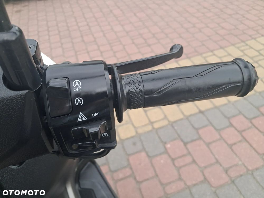 Yamaha NMAX - 17