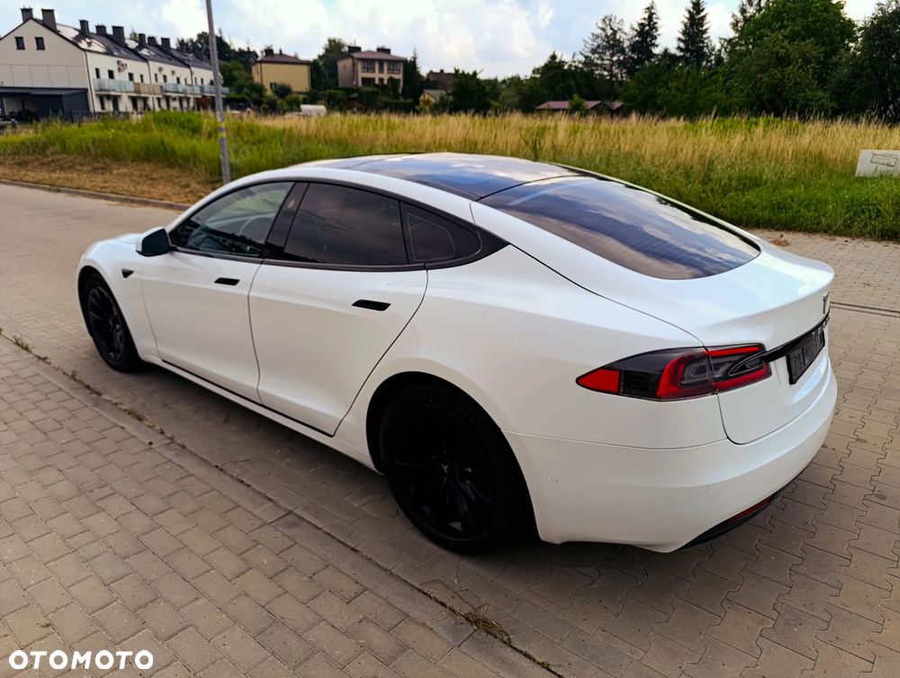 Tesla Model S - 6