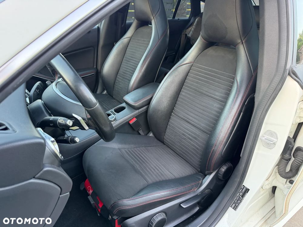 Mercedes-Benz CLA 200 d 4Matic 7G-DCT AMG Line - 12