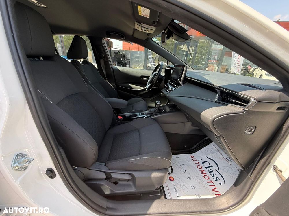 Toyota Corolla 1.8 HSD Business - 18