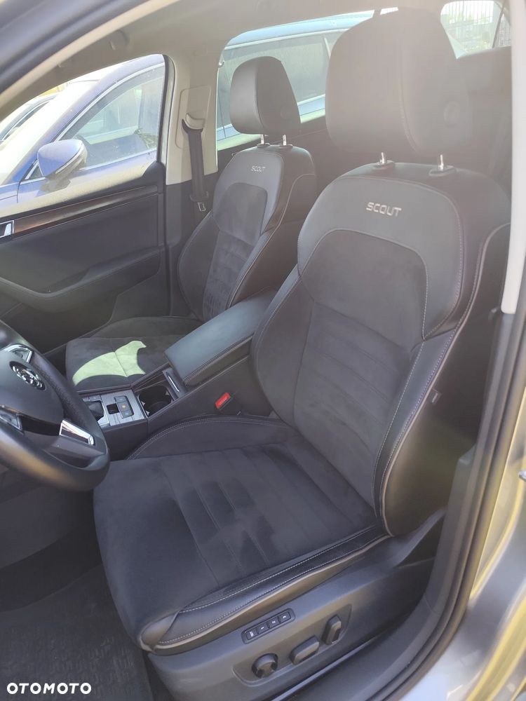 Skoda Superb 2.0 TDI SCR 4x4 Scout DSG - 11