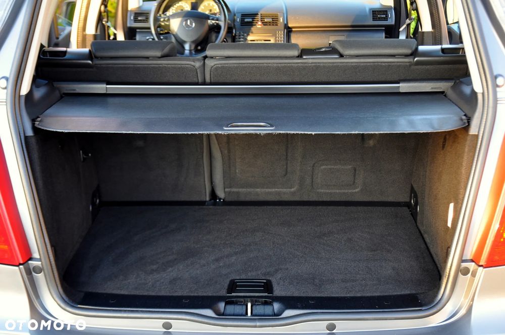 Mercedes-Benz Klasa A 160 BlueEFFICIENCY Elegance Special Edition - 39