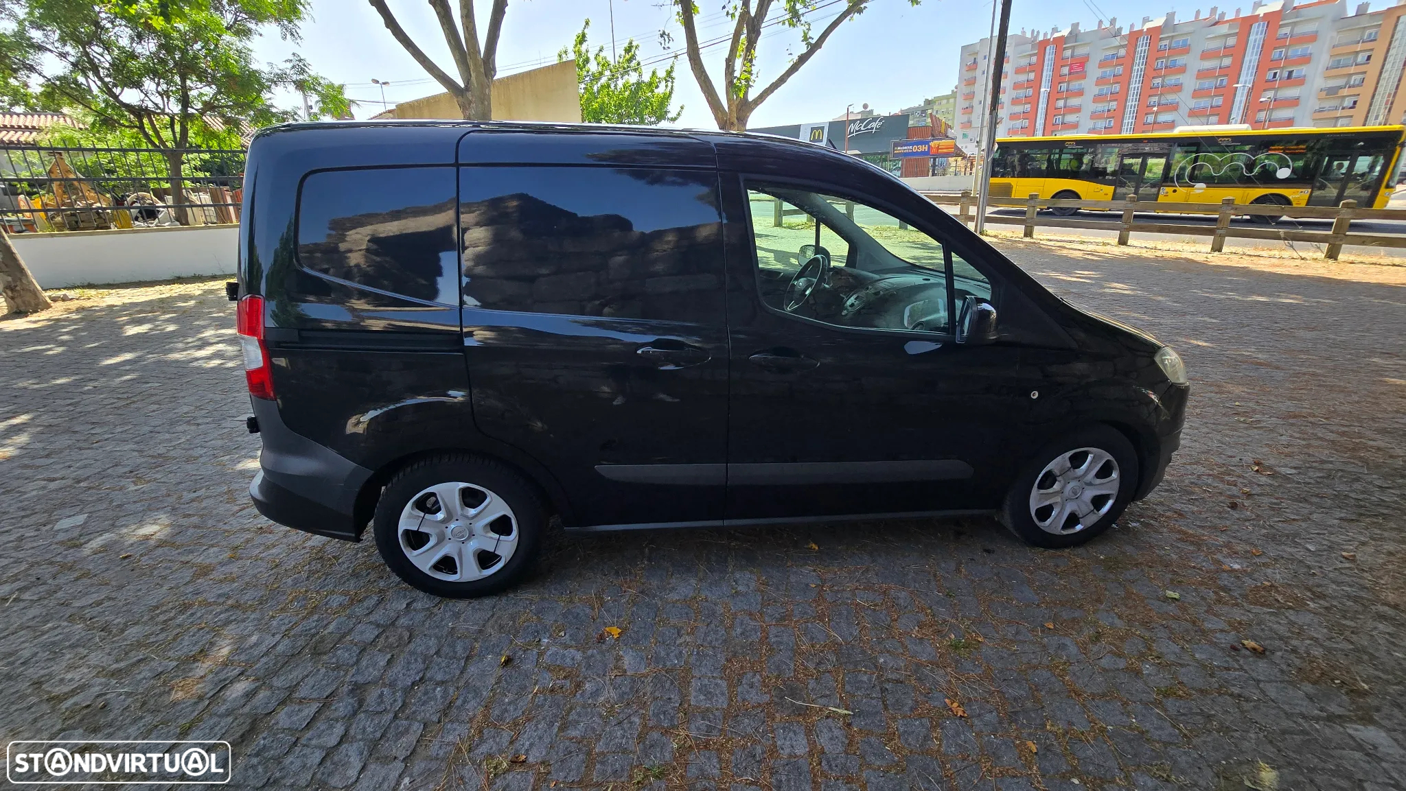Ford Courier - 2