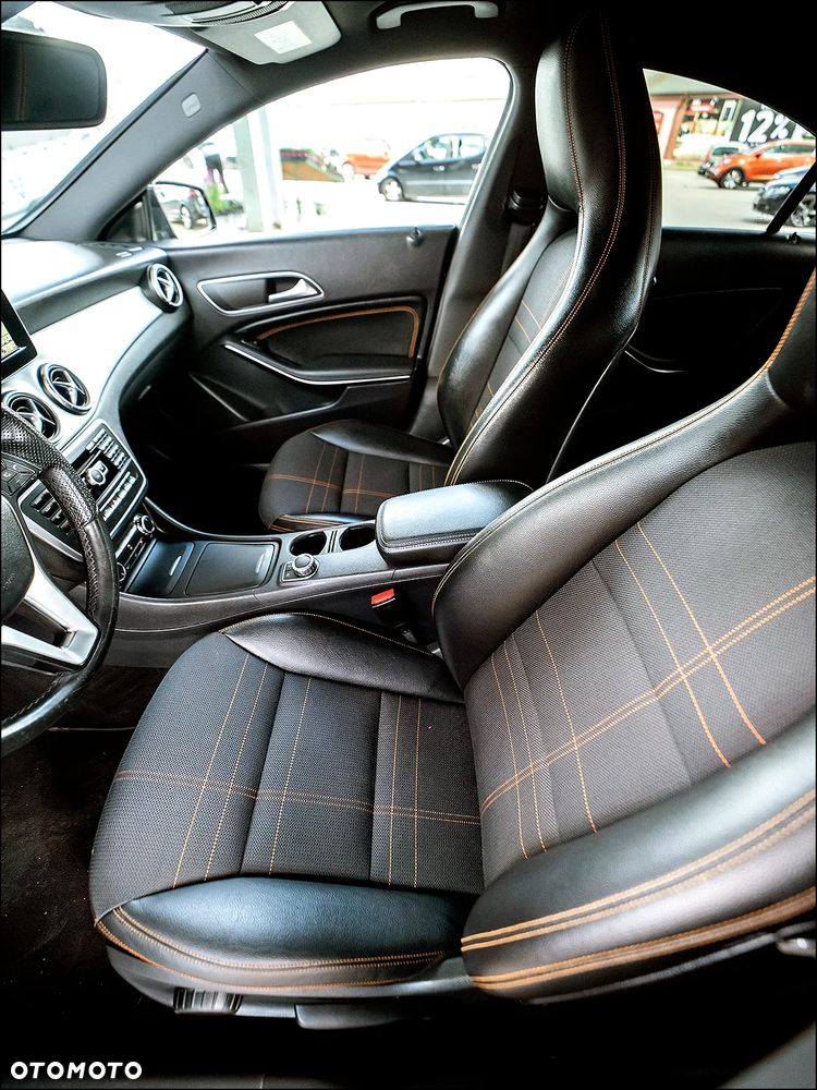 Mercedes-Benz CLA 180 7G-DCT Urban - 34