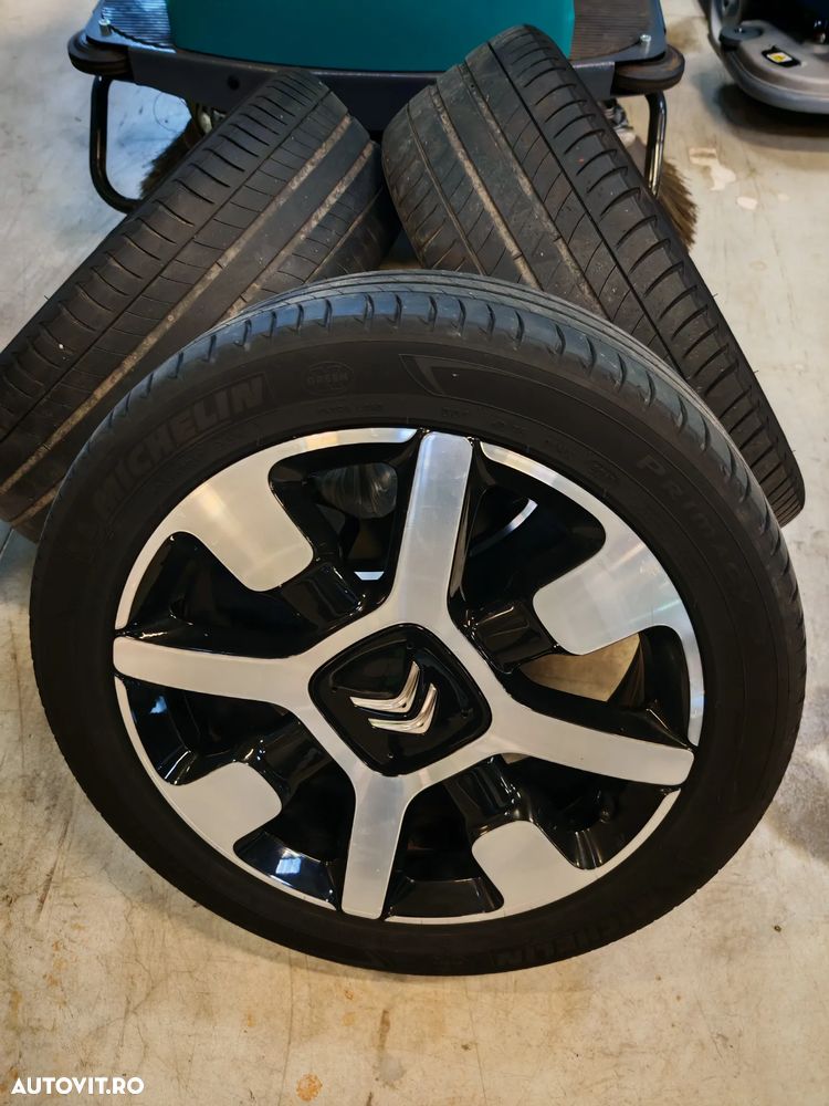 Citroën C3 1.2 PureTech BVM Shine - 18