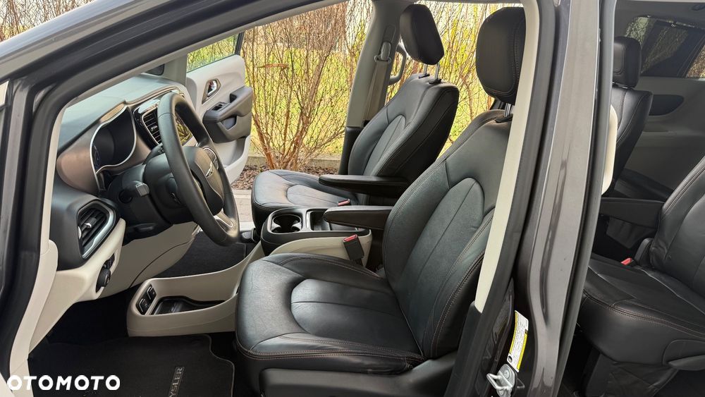 Chrysler Pacifica - 7